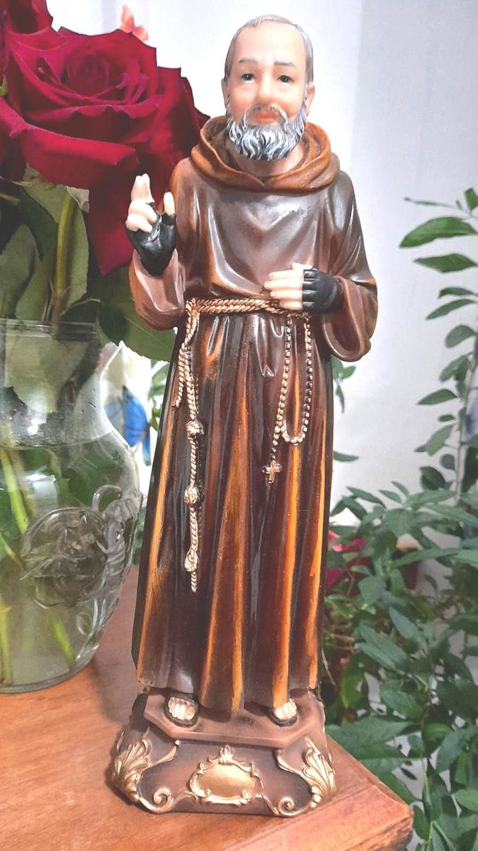 San Padre Pio and also Saint Pius of Pietrelcina Estatue 13 Inc Franciscan Capuchin Priest Stigmatist, and Mystic Estatuilla Religiosa Decor